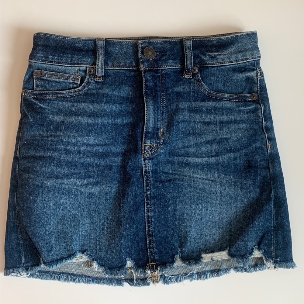 American Eagle Outfitters Blue Denim Skirt 

Like new, maybe worn once or twice